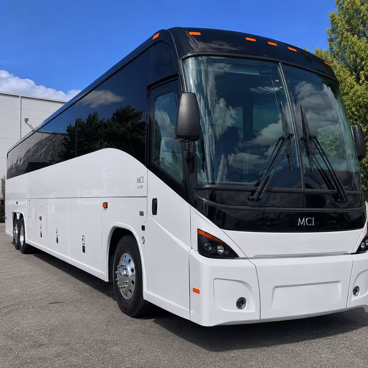 airport shuttle buses from sav to downtown hotels and the historic district