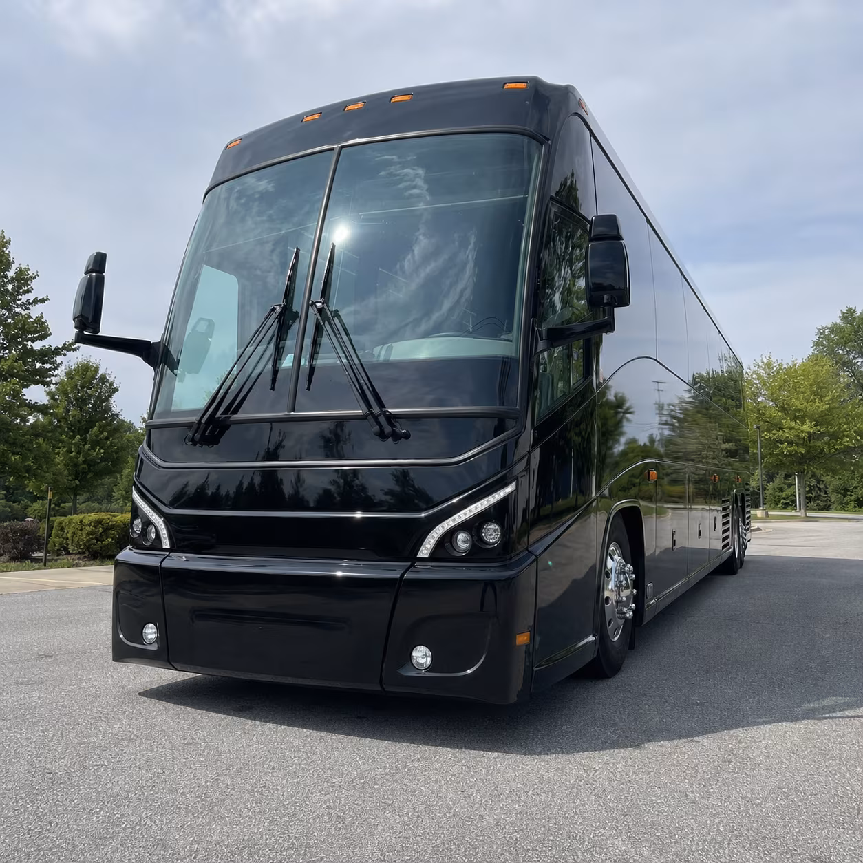 charter bus shuttles between fort stewart and hunter army airfield