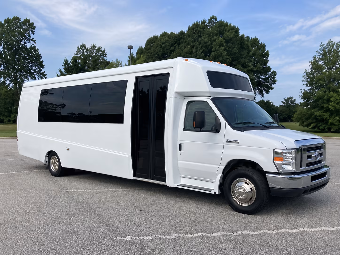 savannah 18 passenger party bus