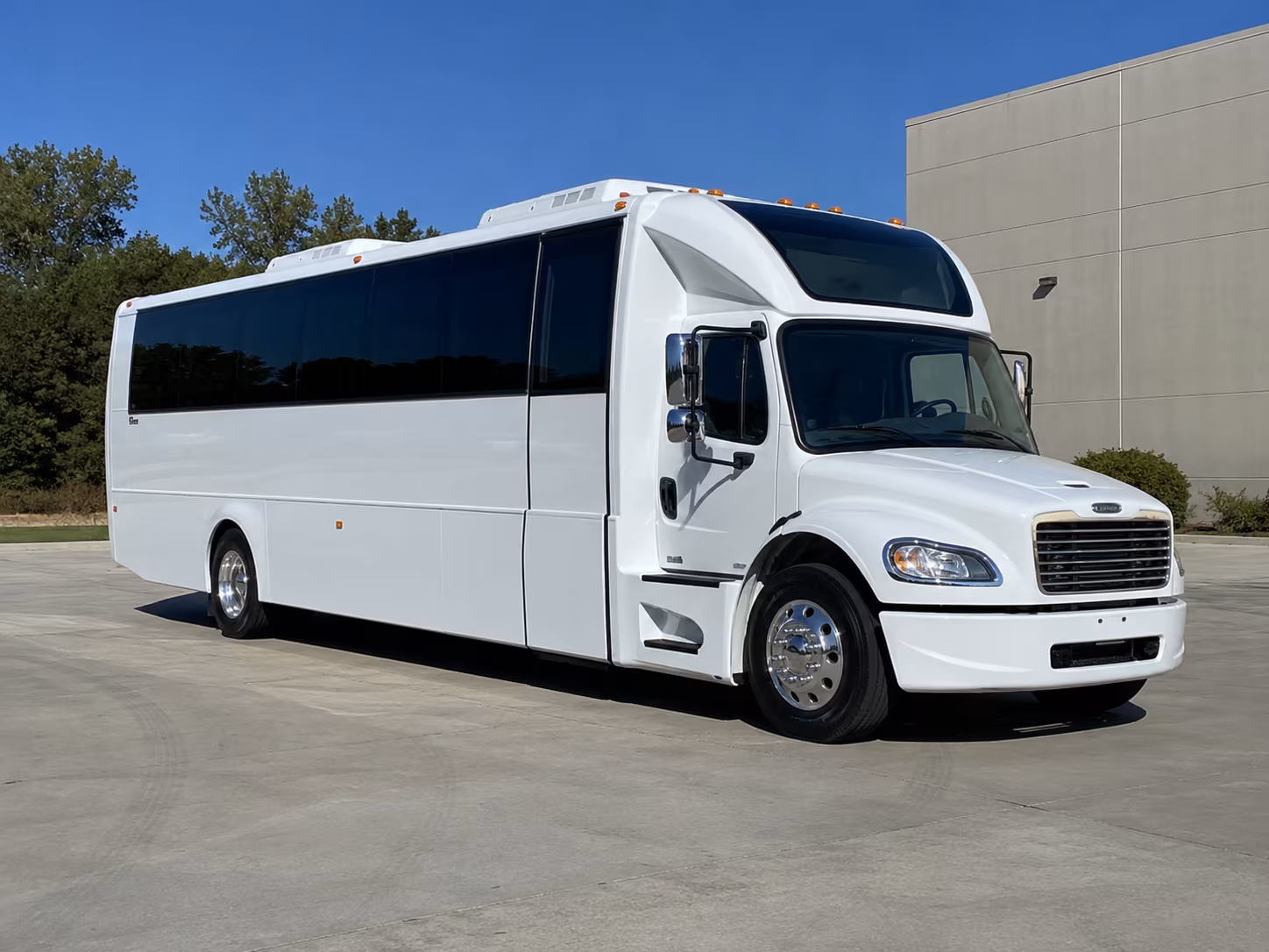 savannah 28 passenger party bus